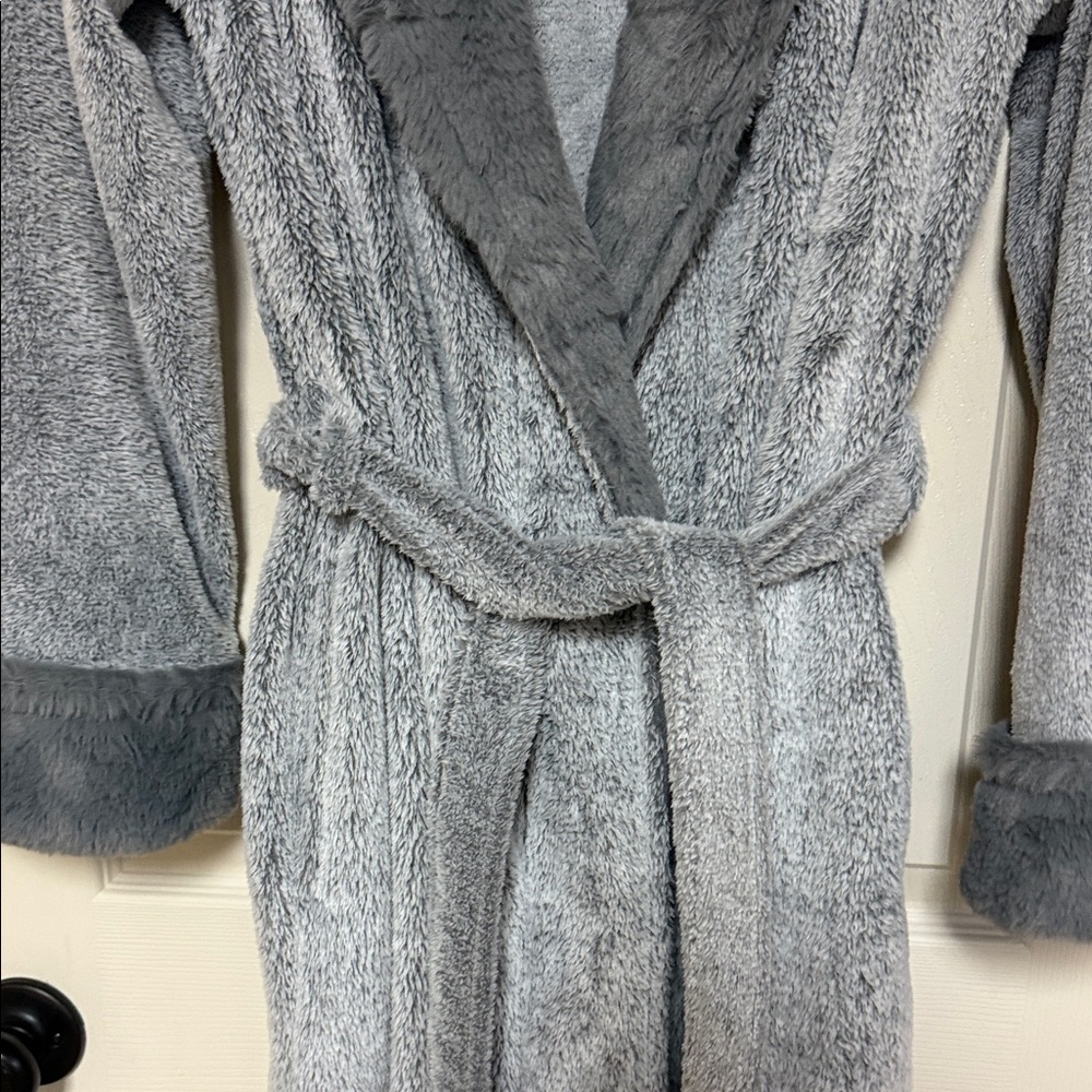 Secret Treasures Soft Gray Robe - Picture 7 of 12